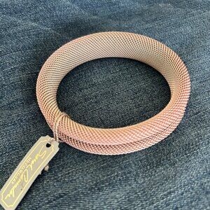 NWT Mesh Metal Bracelet **Changes Color***